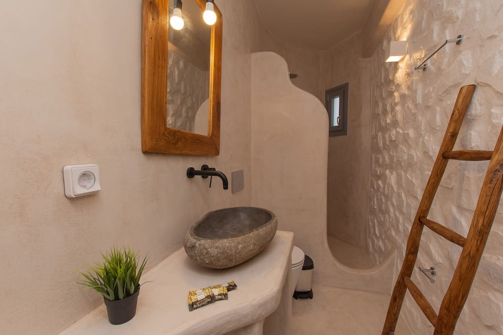 Photo of Bathroom in Maragas