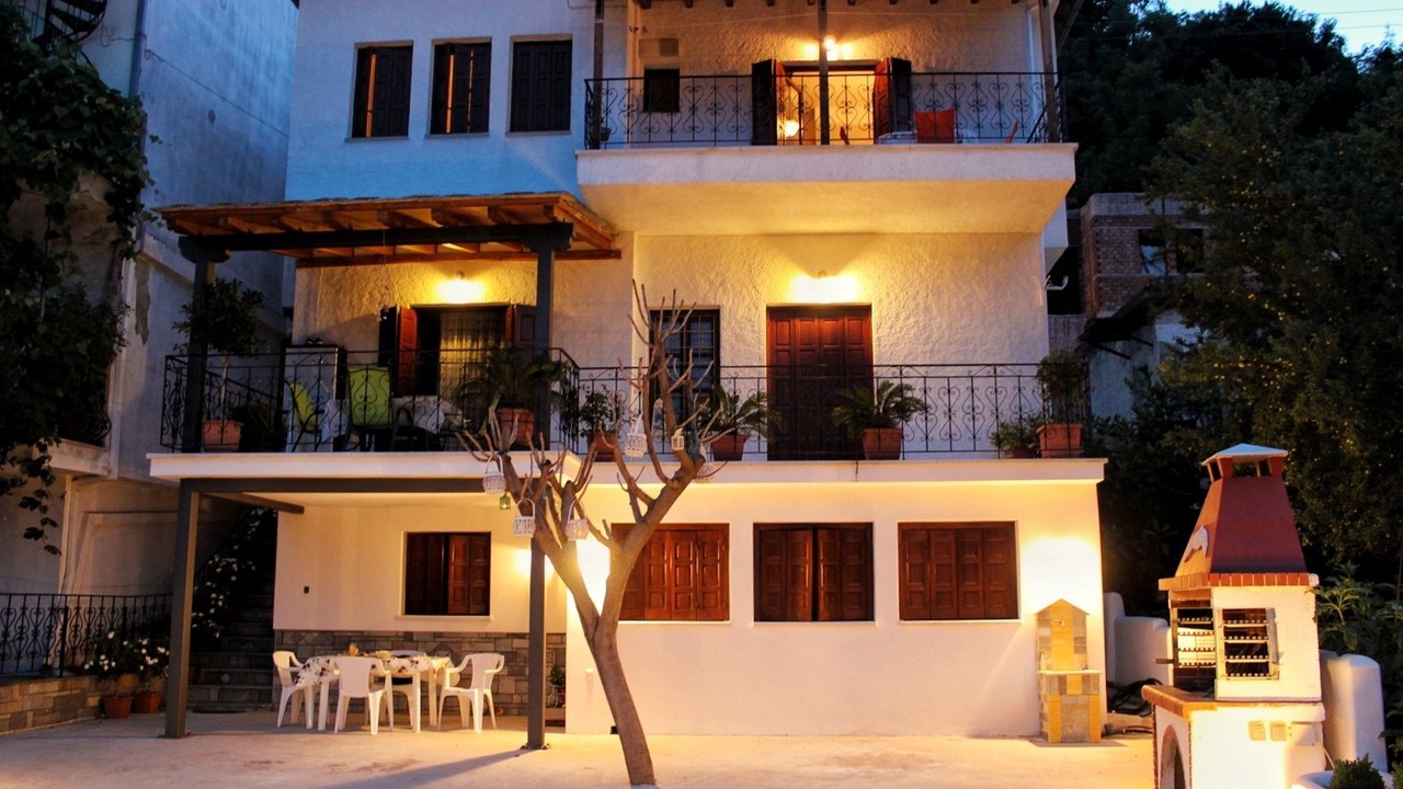 Photo of Buildings in Makrirrakhi