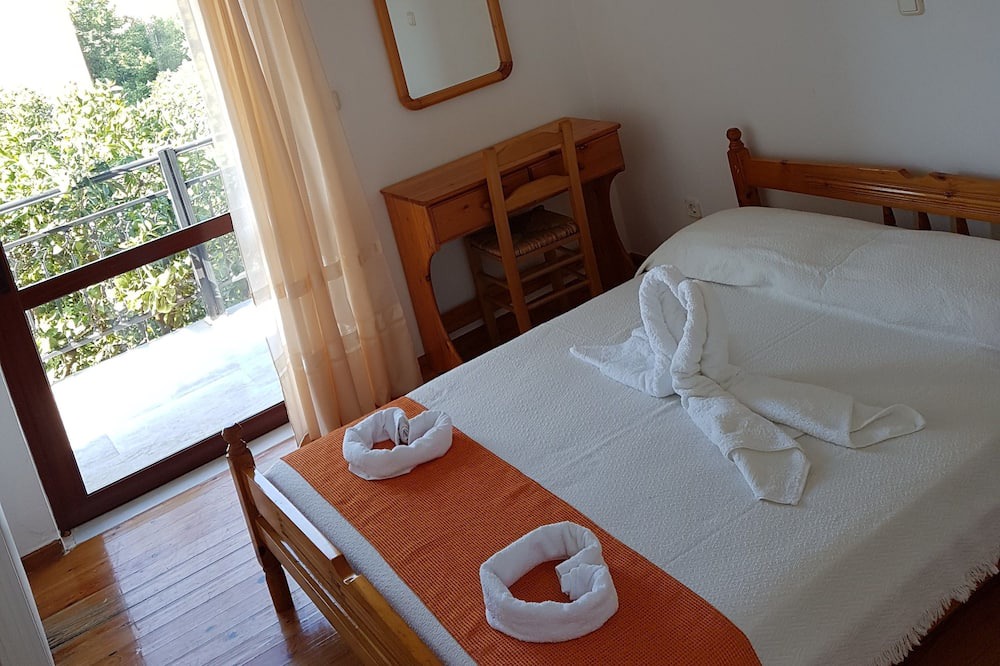 Photo of Bedroom in Alikianos