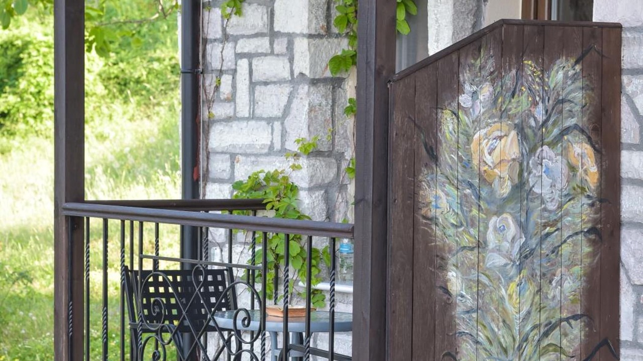 Photo of Patio Balcony in Lake Plastiras