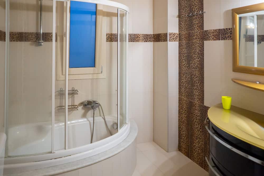 Photo of Bathroom in Petaloudes