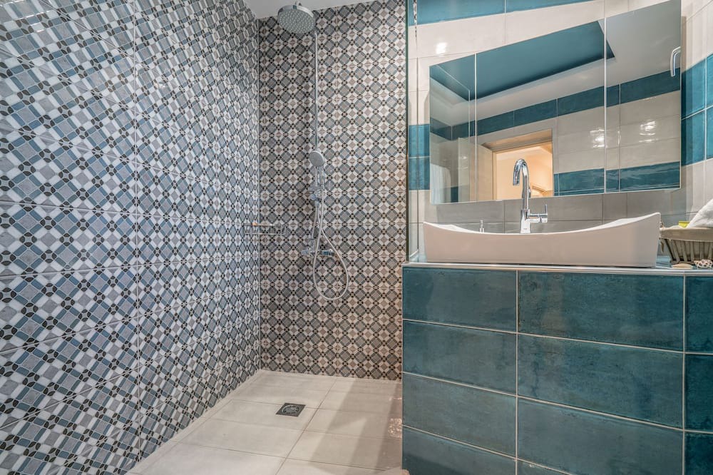Photo of Bathroom in Fiolitis