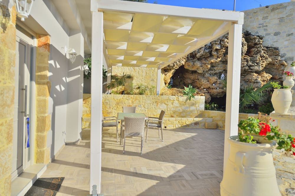 Photo of Patio Balcony in Limeniskos