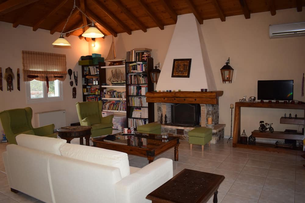 Photo of Livingroom in Agia Paraskevi