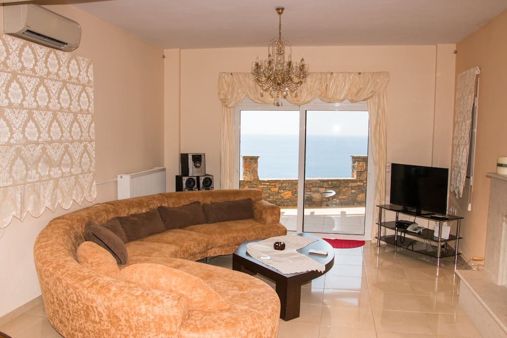 Photo of Livingroom in Pefki