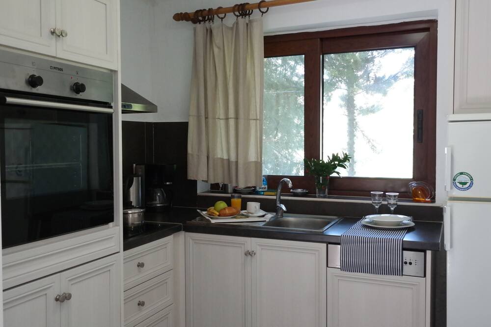 Photo of Kitchen in Mithimna