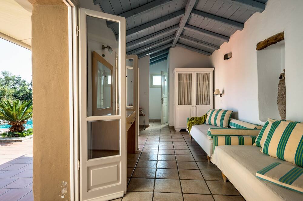 Photo of Livingroom in Erisos