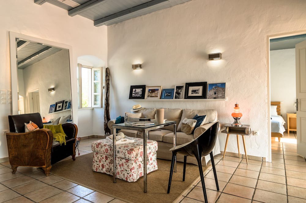 Photo of Livingroom in Erisos