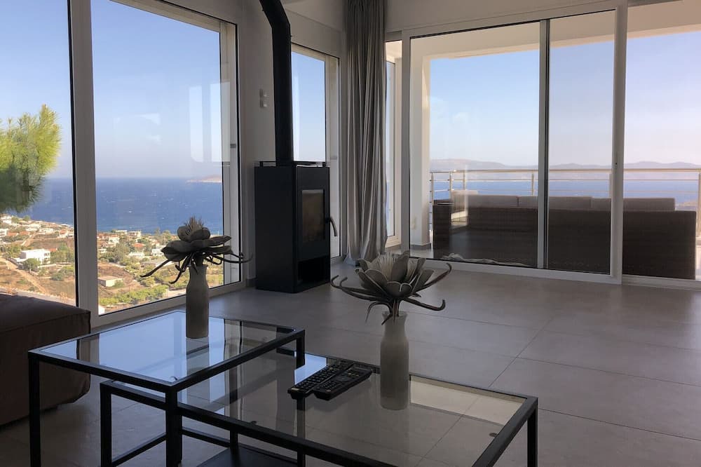 Photo of Livingroom in Agia Marina Mikrolimanou