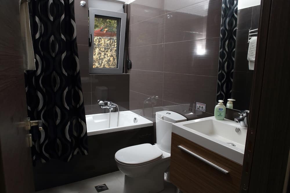 Photo of Bathroom in Achlia