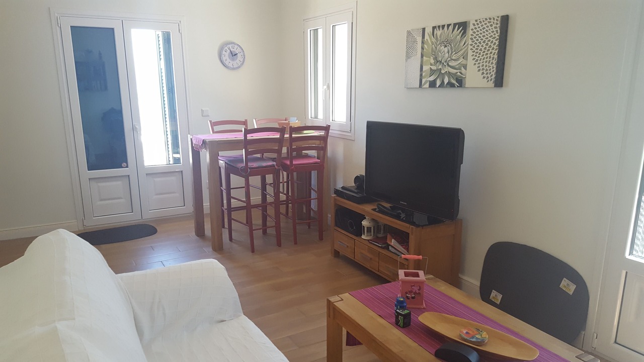 Photo of Livingroom in Apolpaina