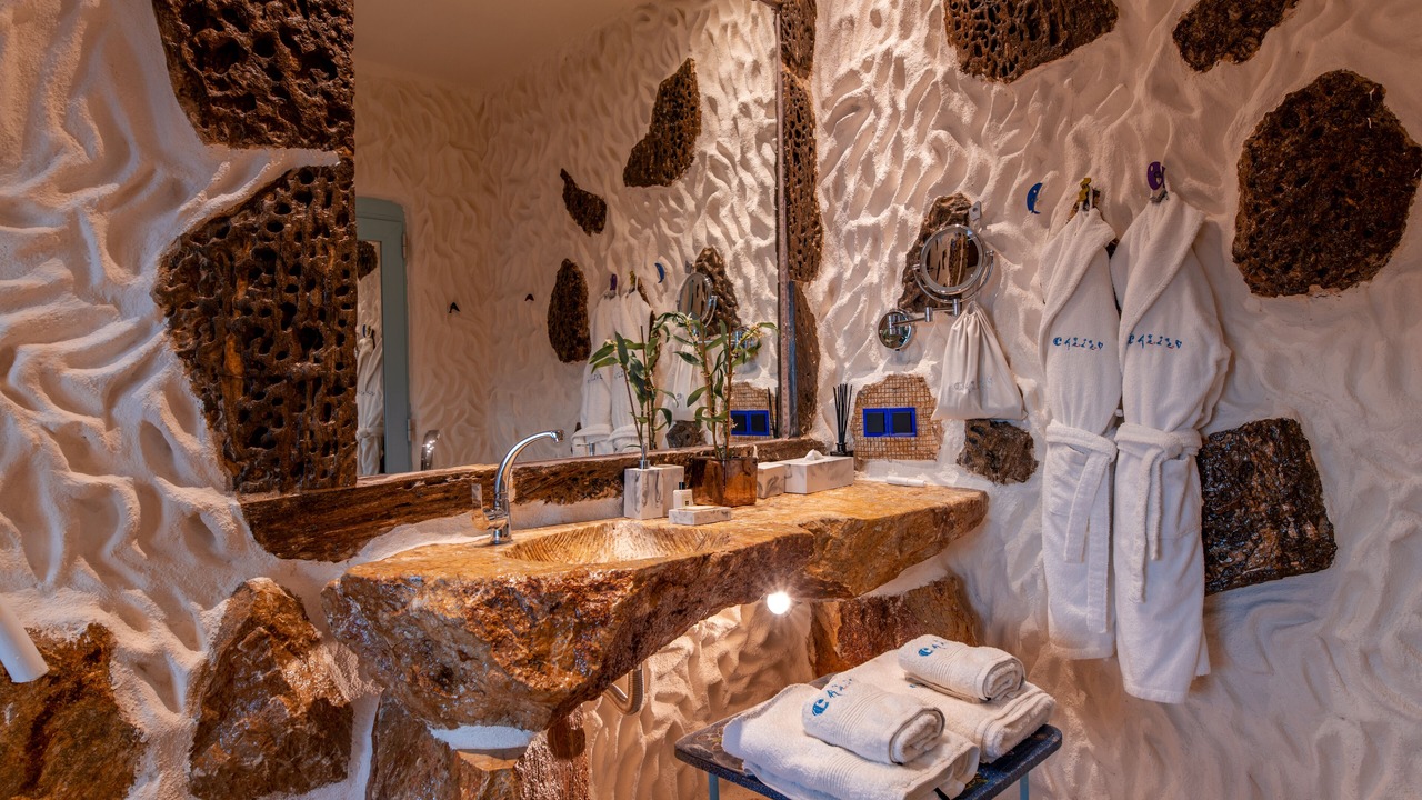 Photo of Bathroom in Milopotas