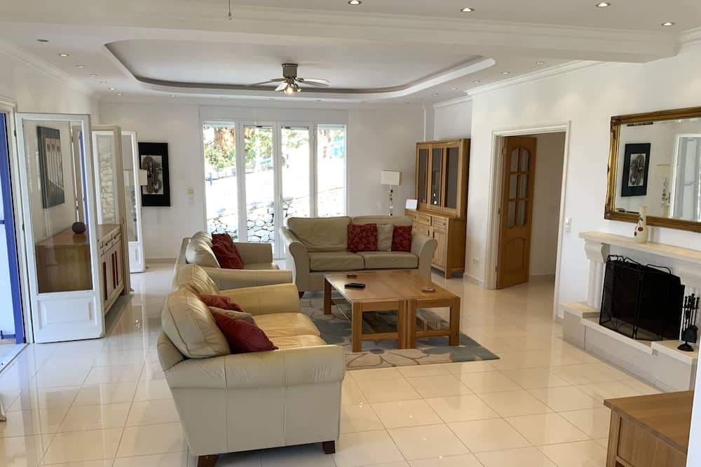 Photo of Livingroom in Agios Ilias