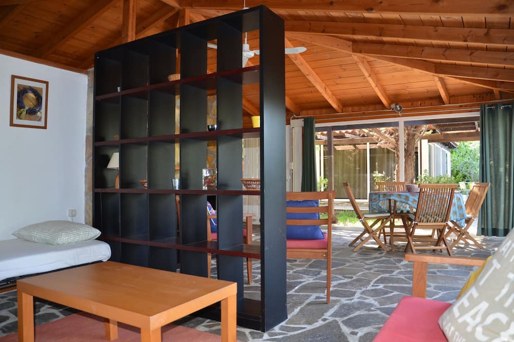 Photo of Livingroom in Leivathos