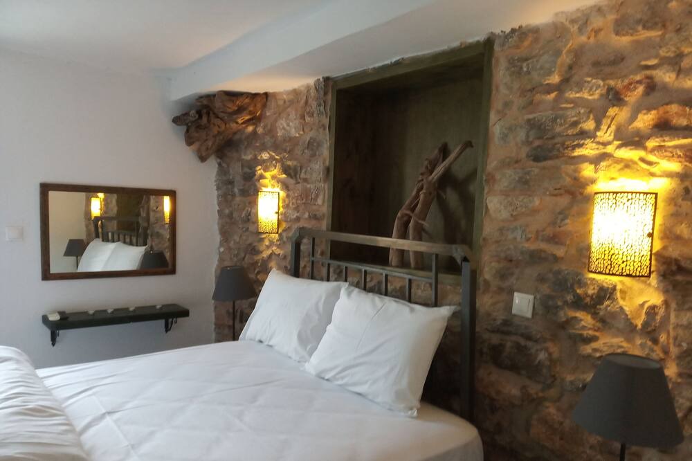 Photo of Bedroom in Omales