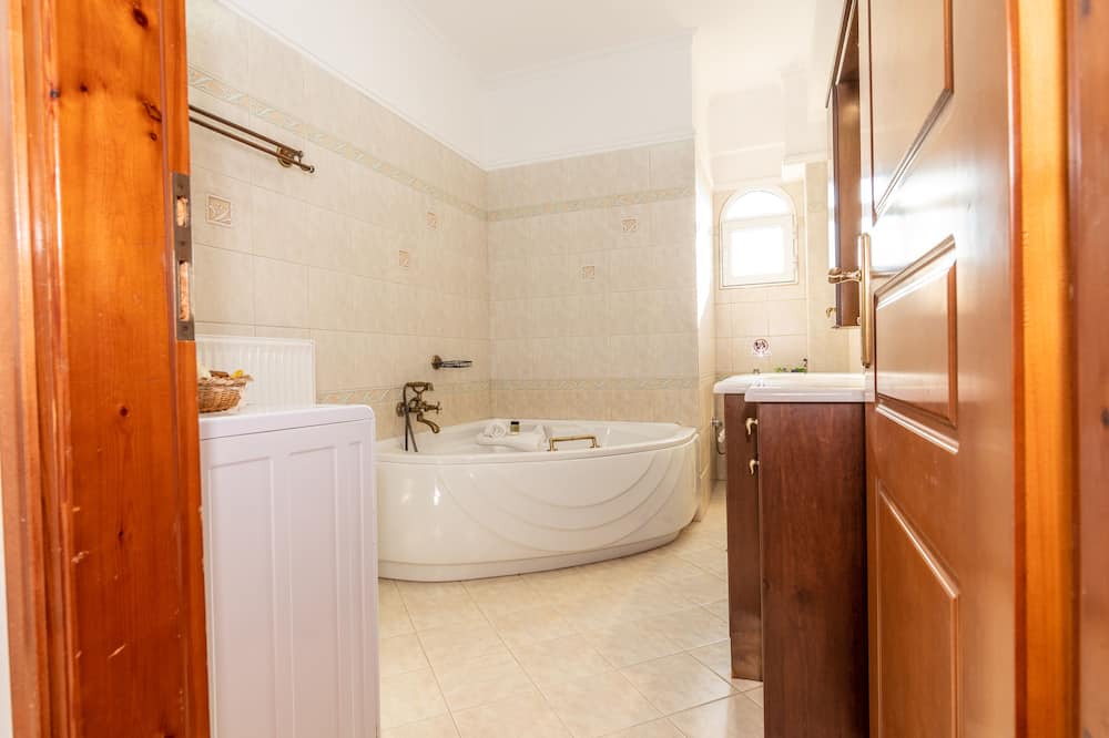 Photo of Bathroom in Patsos