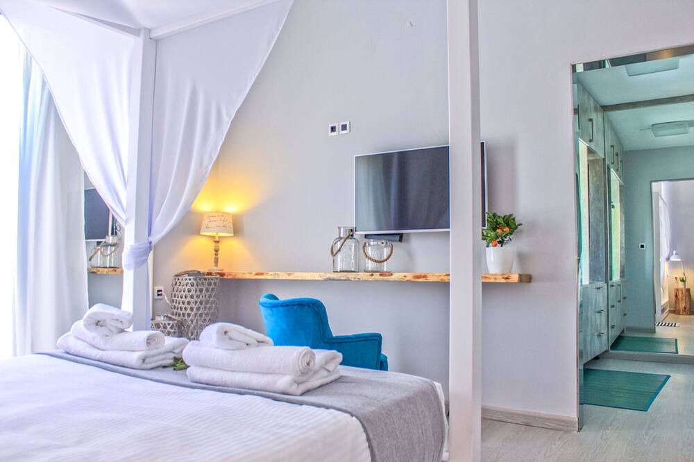 Photo of Bedroom in Alikianos