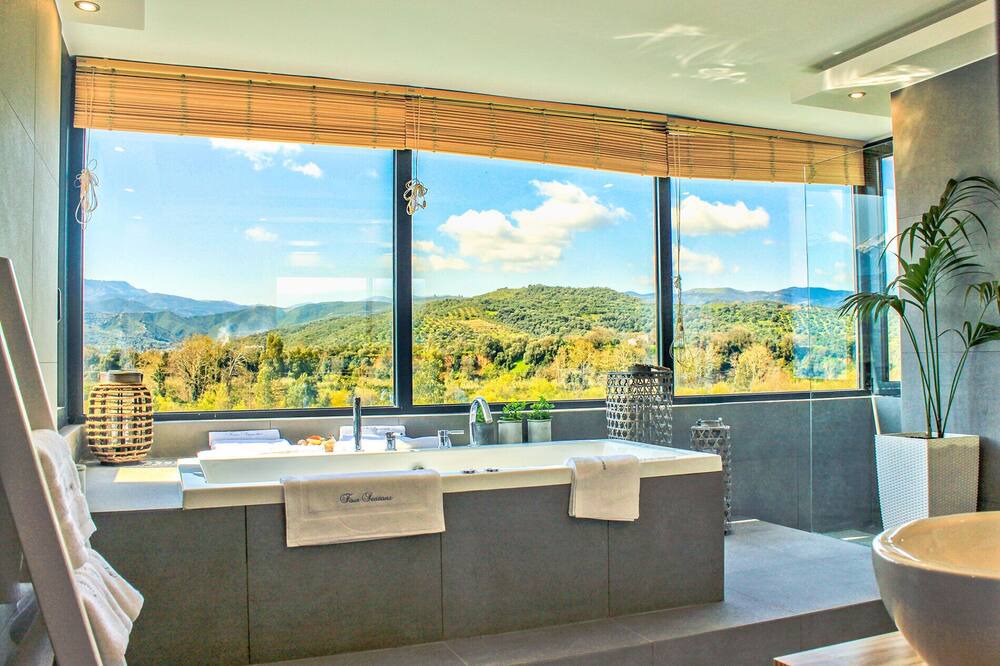 Photo of Bathroom in Alikianos