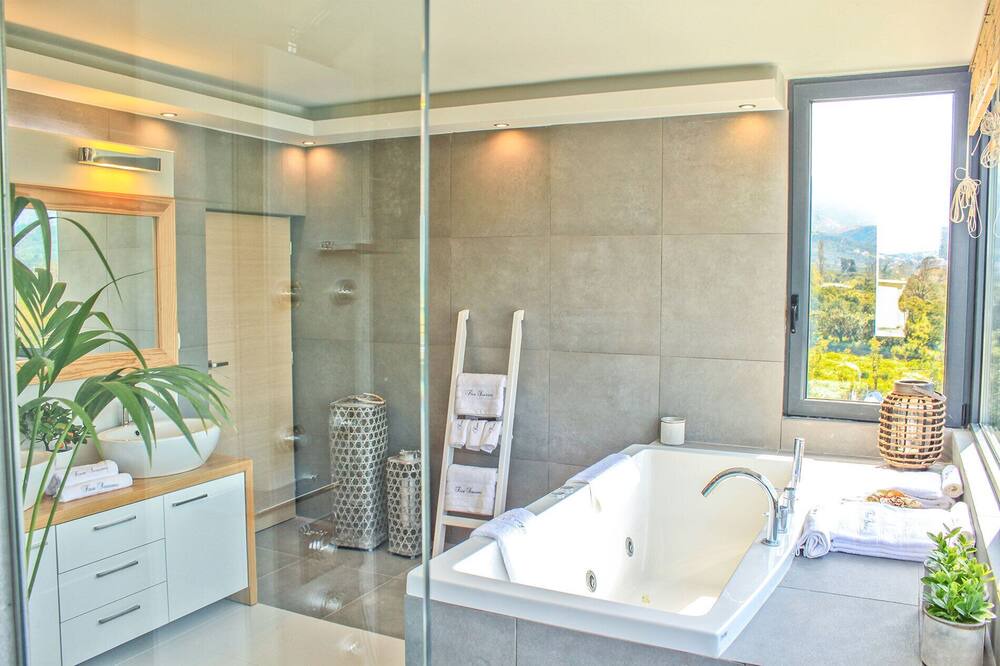 Photo of Bathroom in Alikianos