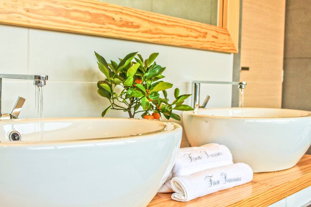 Photo of Bathroom in Alikianos