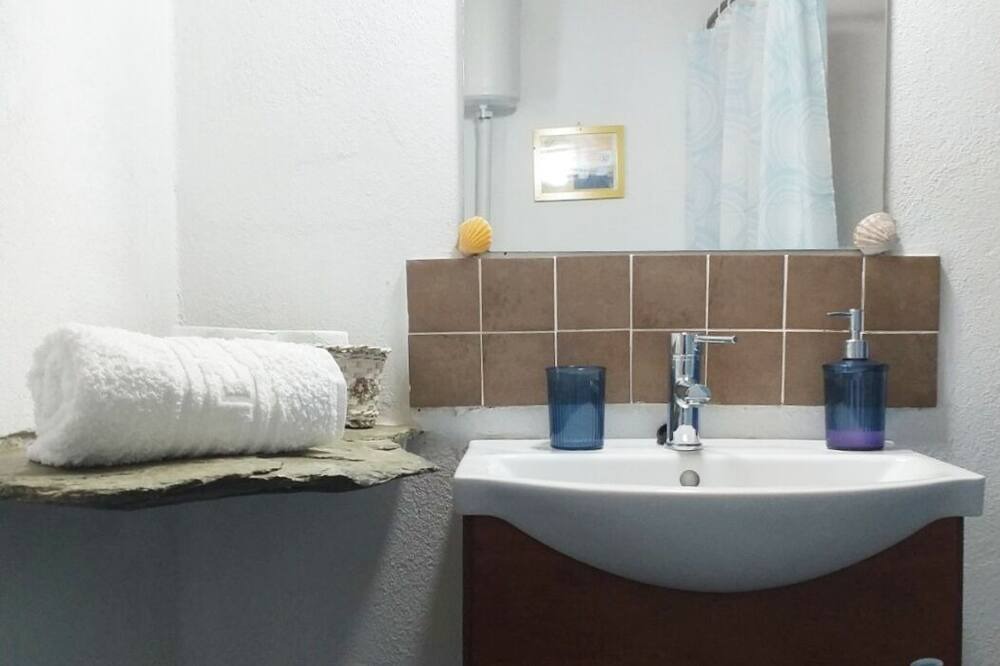 Photo of Bathroom in Kerames