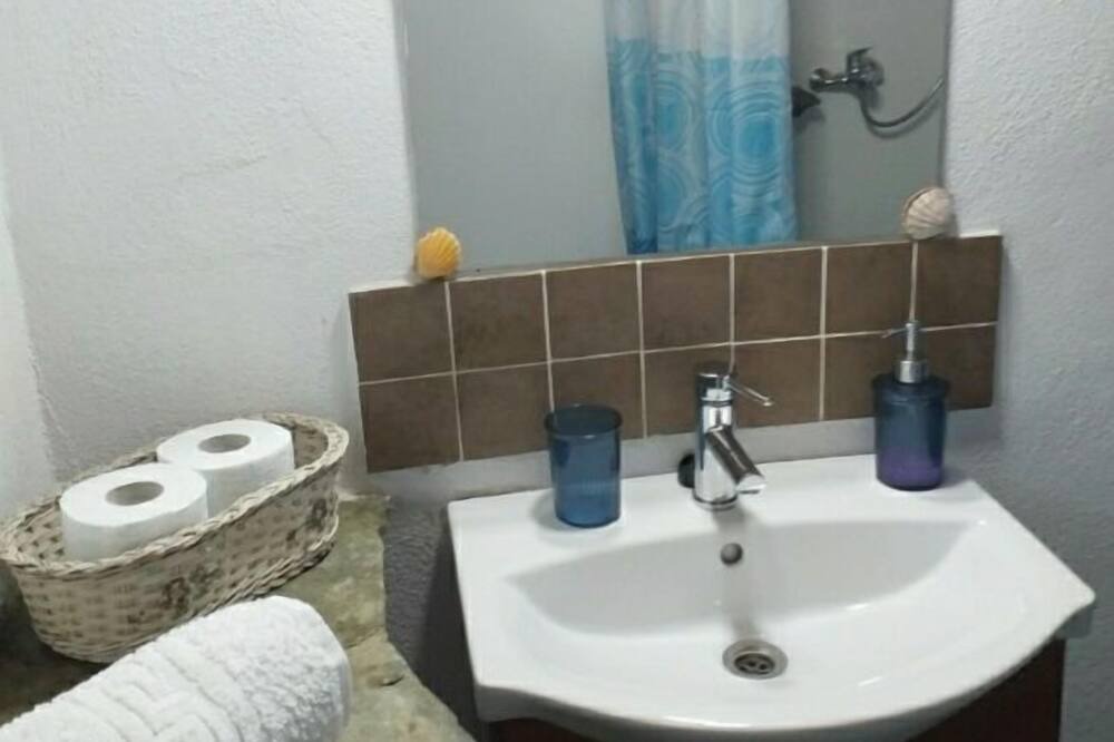 Photo of Bathroom in Kerames