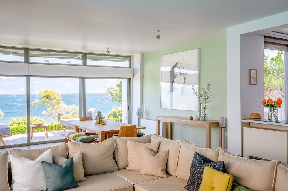 Photo of Livingroom in Kato Rodini