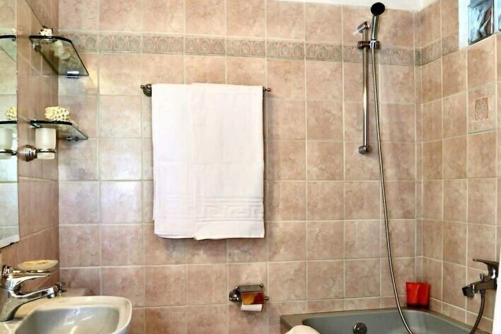 Photo of Bathroom in Plintri