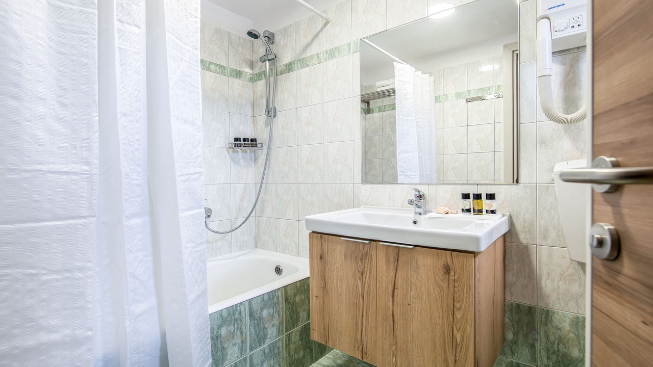 Photo of Bathroom in Platanes