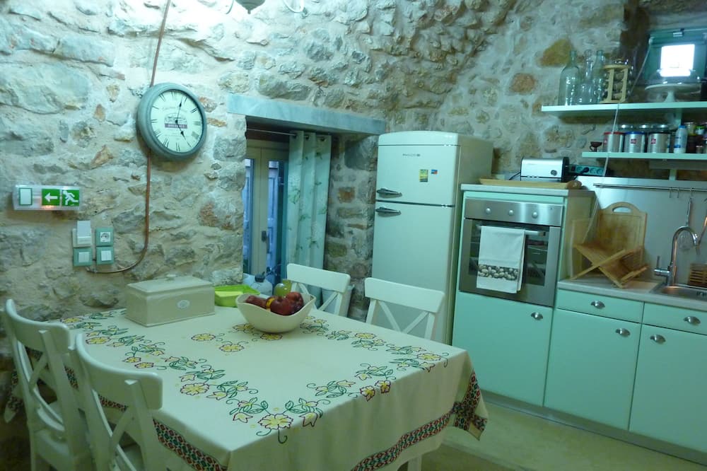 Photo of Kitchen in Agios Georgios Sykousis