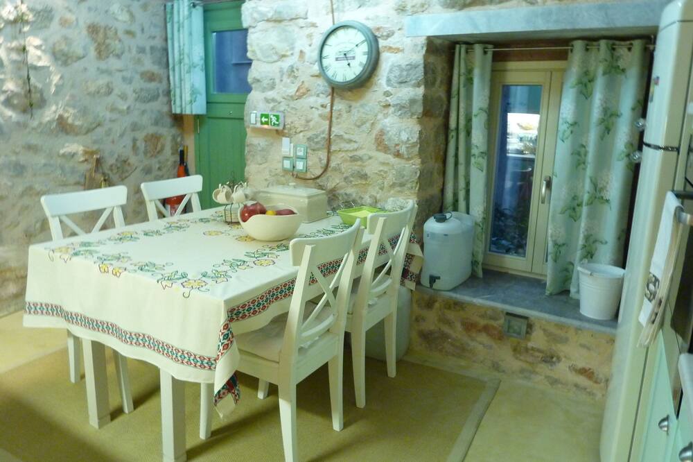 Photo of Kitchen in Agios Georgios Sykousis