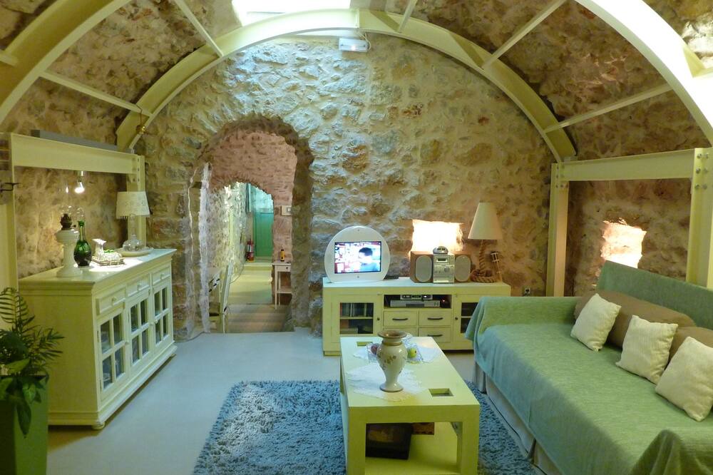 Photo of Livingroom in Agios Georgios Sykousis