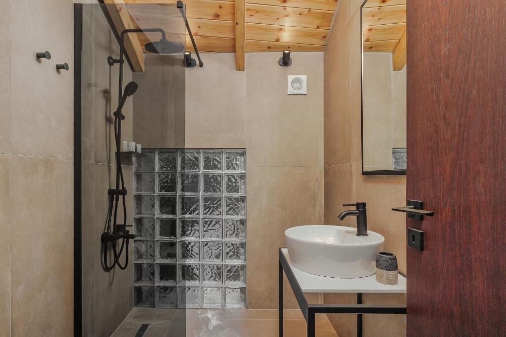 Photo of Bathroom in Ioannina Town Centre
