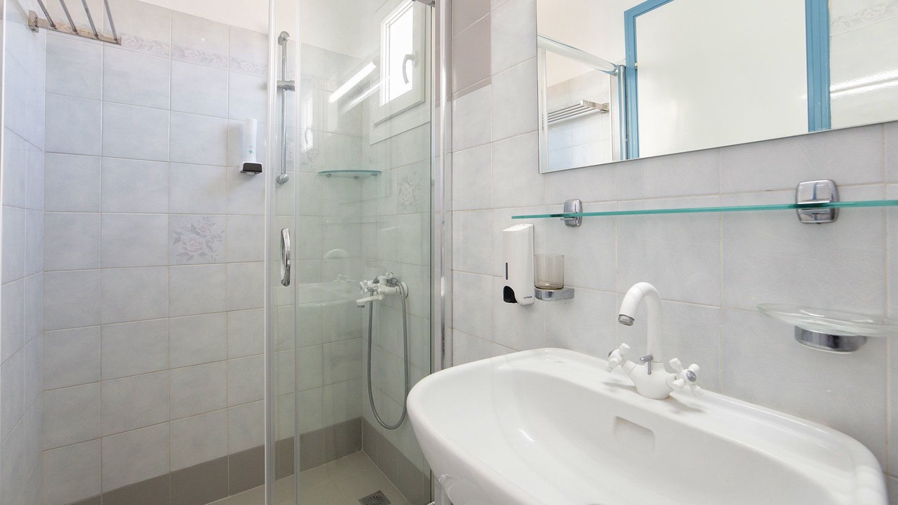 Photo of Bathroom in Aliki