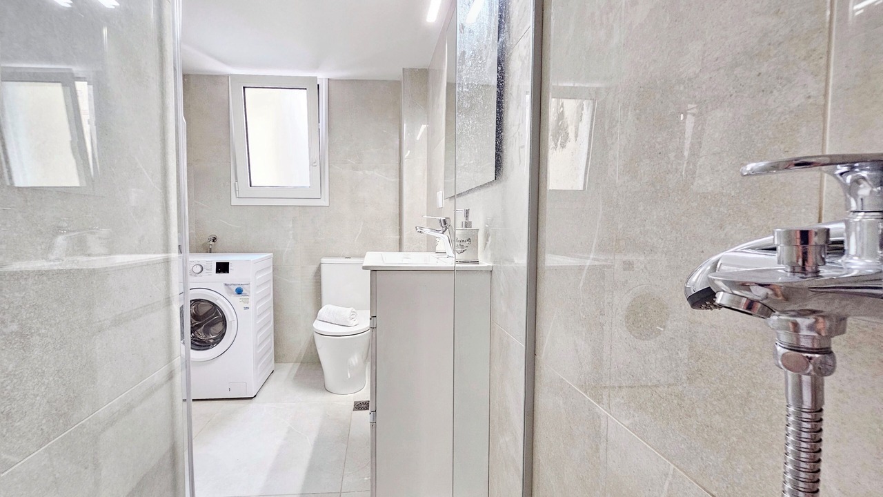 Photo of Bathroom in Platia Viktorias
