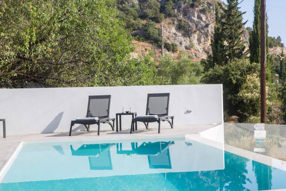 Photo of Outdoor in Apolpaina