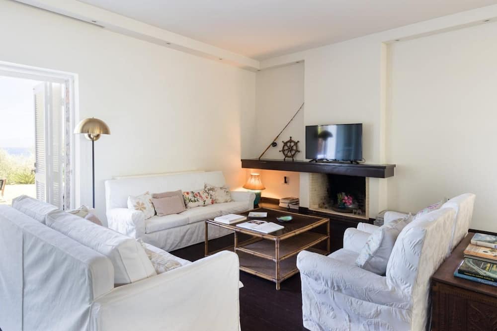 Photo of Livingroom in Mikri Mantineia