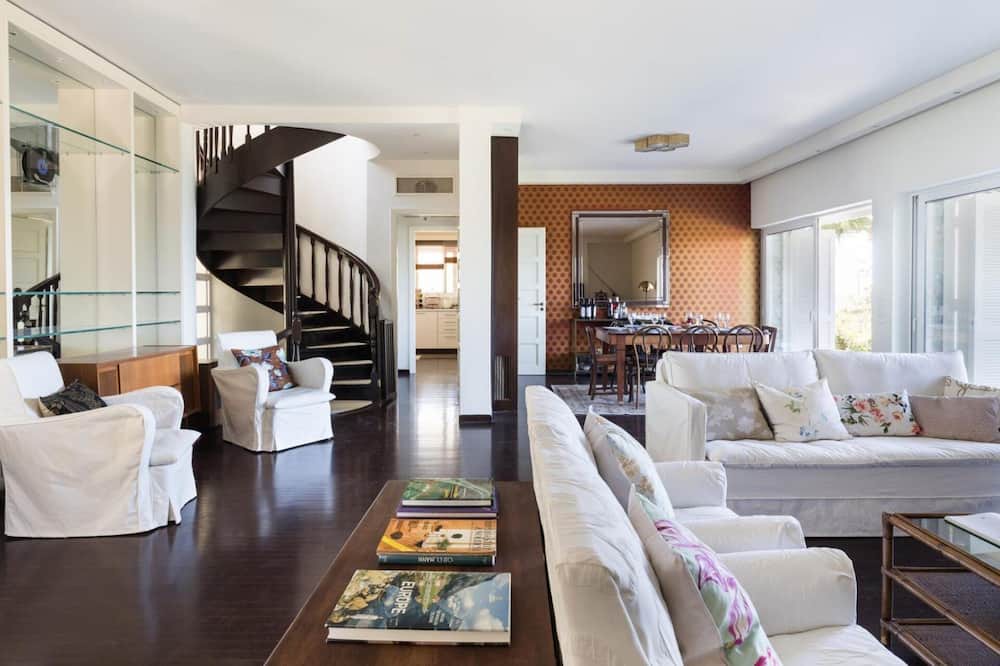 Photo of Livingroom in Mikri Mantineia
