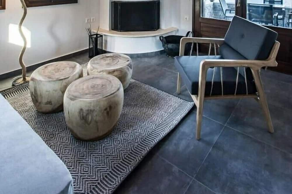 Photo of Livingroom in Mouresi