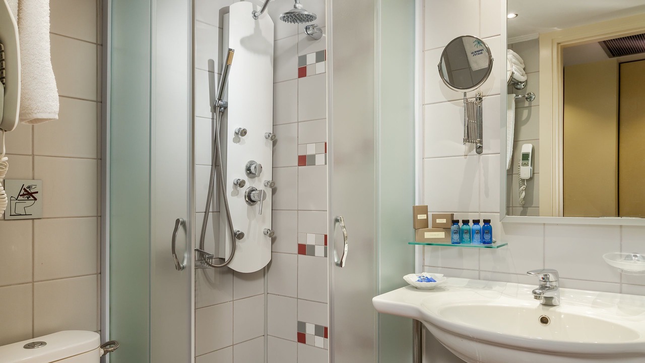 Photo of Bathroom in Alimos