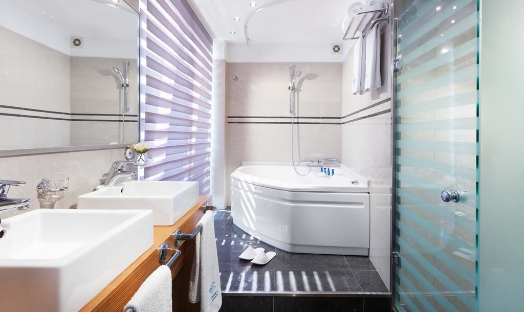 Photo of Bathroom in Alimos