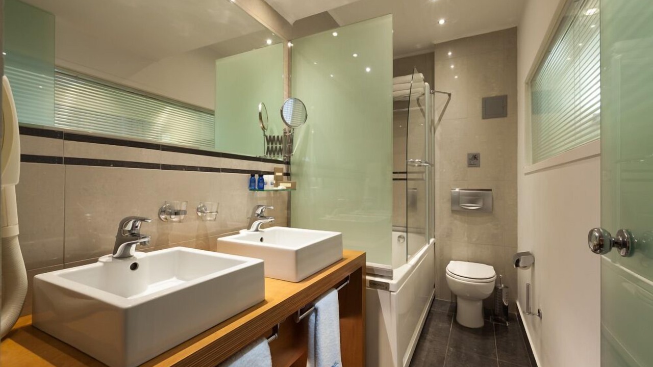 Photo of Bathroom in Alimos