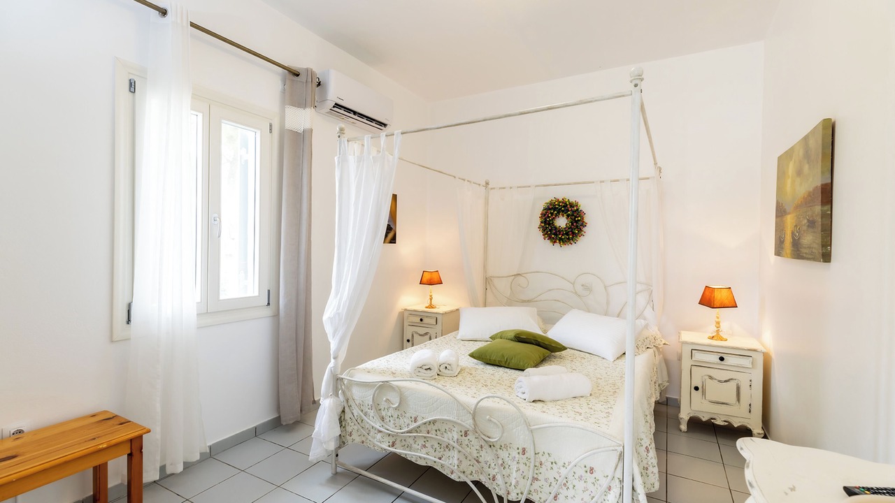 Photo of Bedroom in Platis Gialos