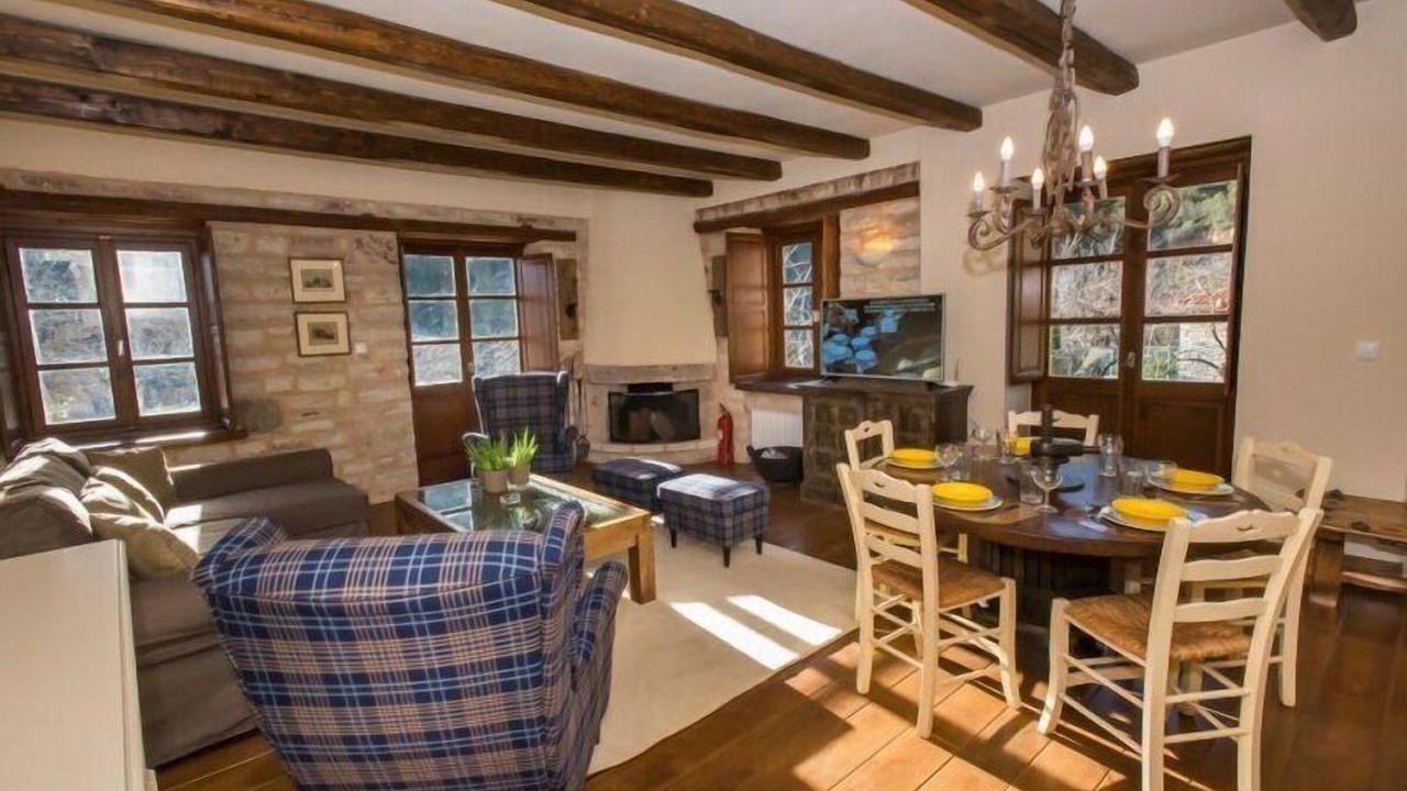 Photo of Livingroom in Karpenisi