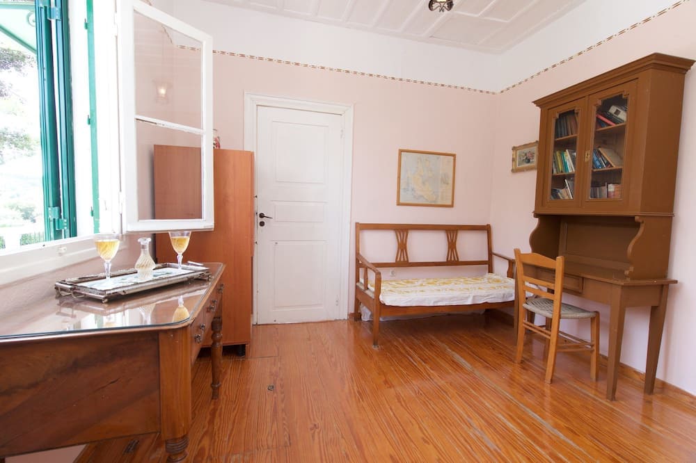 Photo of Bedroom in Mesovounia