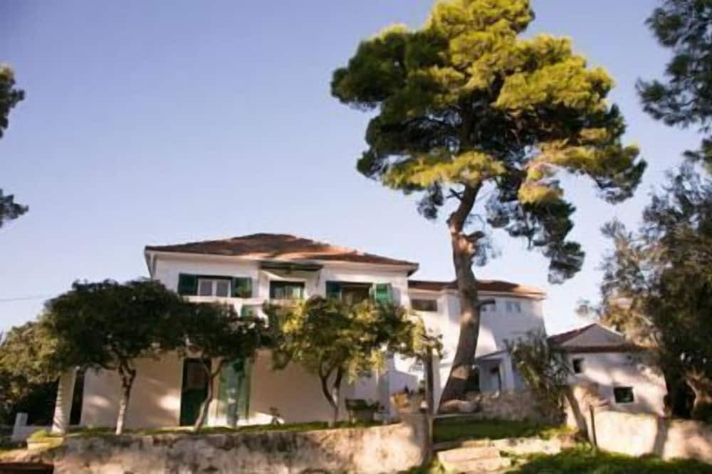 Photo of Outdoor in Mesovounia
