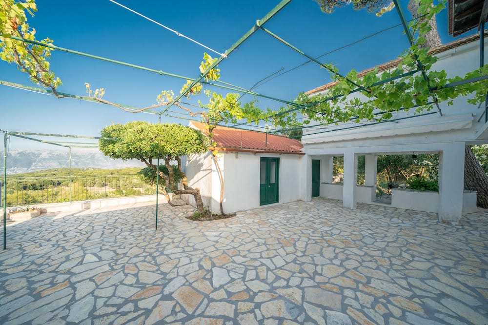 Photo of Outdoor in Mesovounia