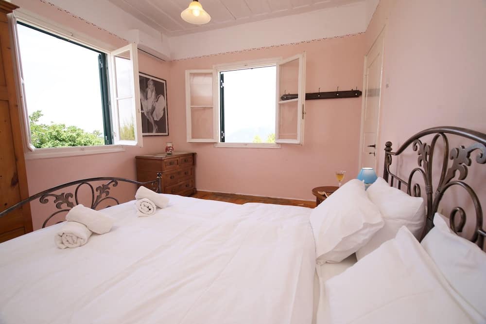 Photo of Bedroom in Mesovounia