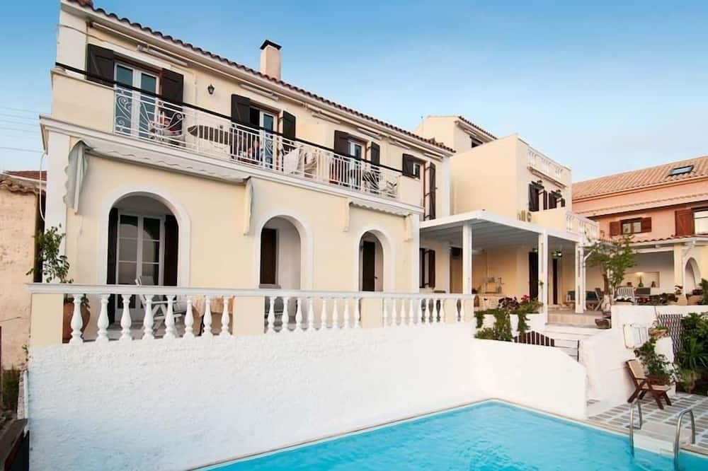 Photo of Outdoor in Frourion