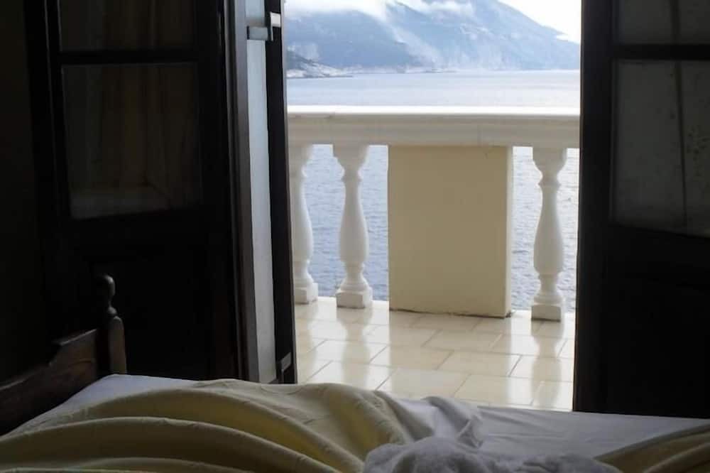 Photo of Bedroom in Frourion